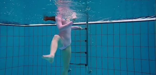  Pink swimsuit babe Liza Bubarek stripping underwater